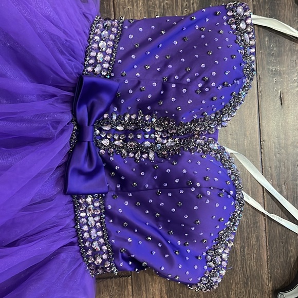 Only used one for sweet 15 but can be used for prom - Picture 2 of 5